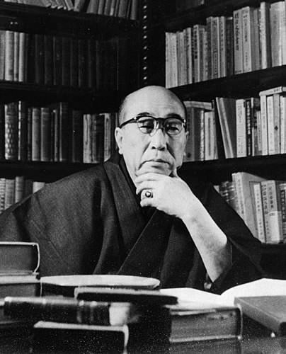 江戸川乱歩（書斎にて）