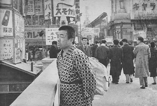 山下清の若い頃（33歳ごろ、戎橋にて撮影）