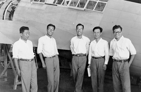 ゼロ戦設計チーム（中央は堀越二郎）