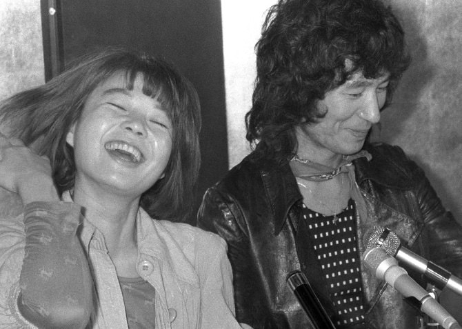 内田裕也と樹木希林（当時、悠木千帆）の若い頃（婚約記者会見／1973年）