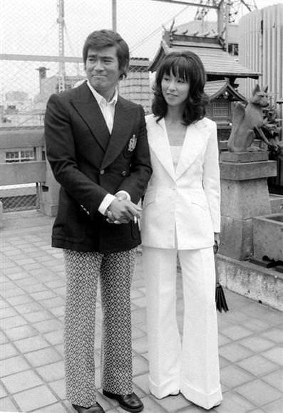 野際陽子の若い頃（千葉真一との婚約発表、1972年9月14日）