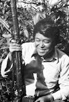 小野田寛郎と鈴木紀夫。鈴木は小野田の発見者である