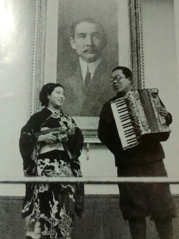 ミス・ワカナ（左）と玉松一郎（右）