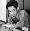 川端康成の若い頃（39歳頃、鎌倉二階堂の自宅にて）