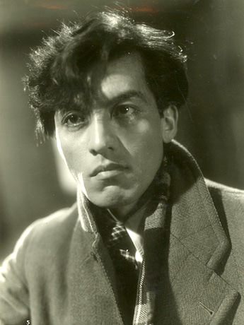 三國連太郎の若い頃（28歳ごろ、1951年の映画『善魔』より）