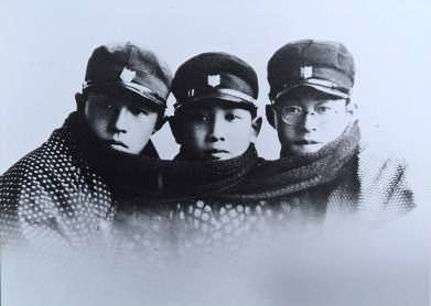 井上靖の若い頃（左。中学5年のとき）