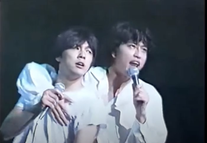 尾崎豊と岡村靖幸（ライブ『Alive! Hiroshima1987』より1987年8月6日より）