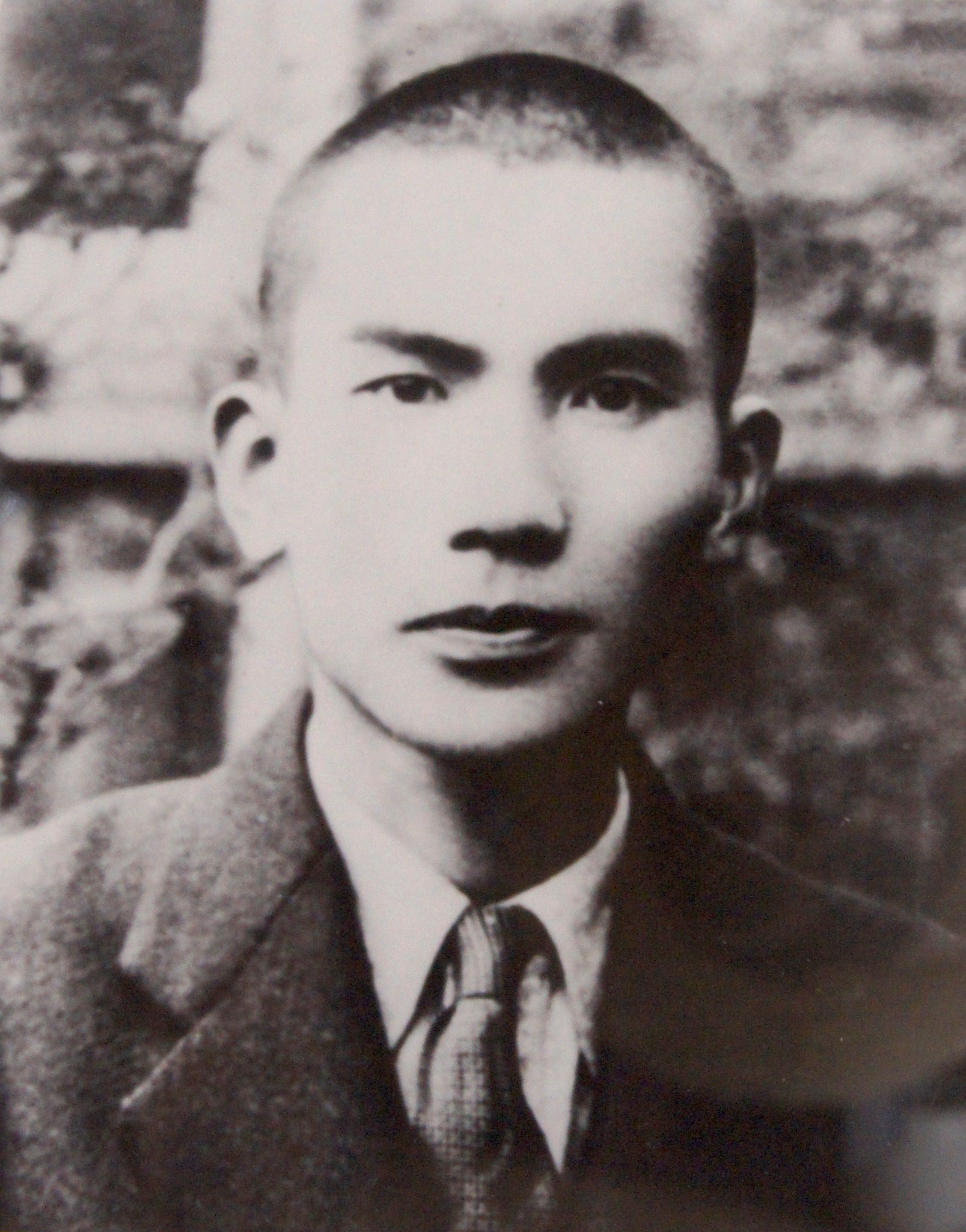 新美南吉の若い頃（26歳ごろ、安城高等女学校 教員時代。1939年）