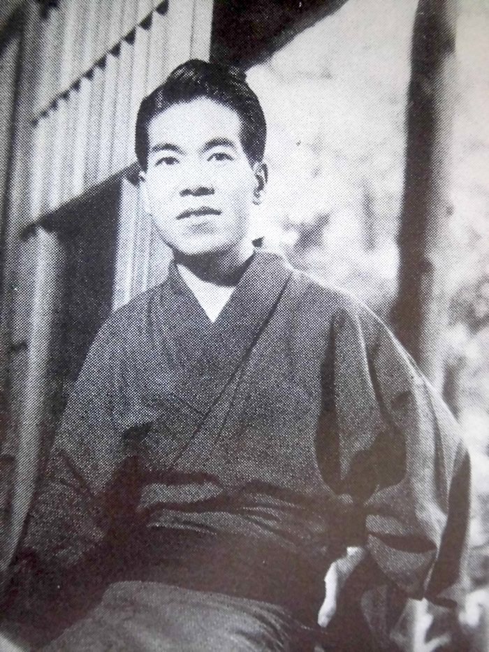 吉川英治の若い頃（33歳ごろ。下落合の家にて）