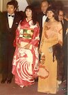 寺山修司（左）、新高けい子（中央）、九條今日子(右、寺山修二の元妻）の若い頃（『田園に死す』カンヌ国際映画祭上映会場にて）