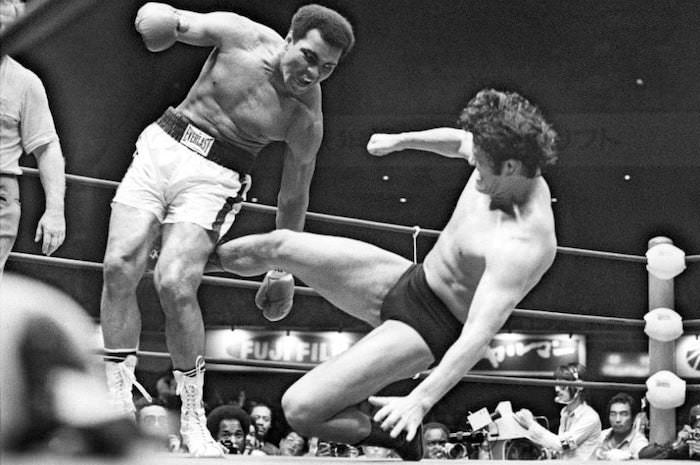 アントニオ猪木とモハメド・アリ（異種格闘技戦。1976年6月26日）
